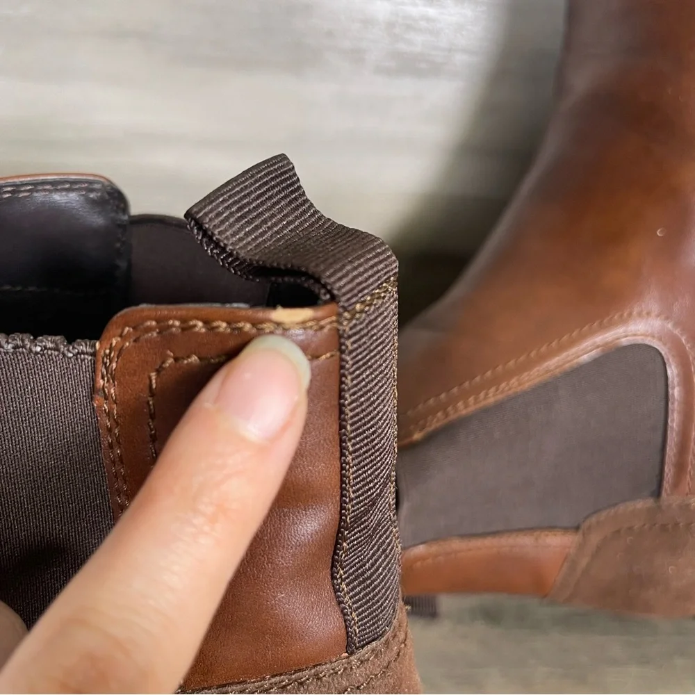 ASOS Design Mens 9 Brown Tan Leather Pull On Chelsea Boots Round Toe Lightweight